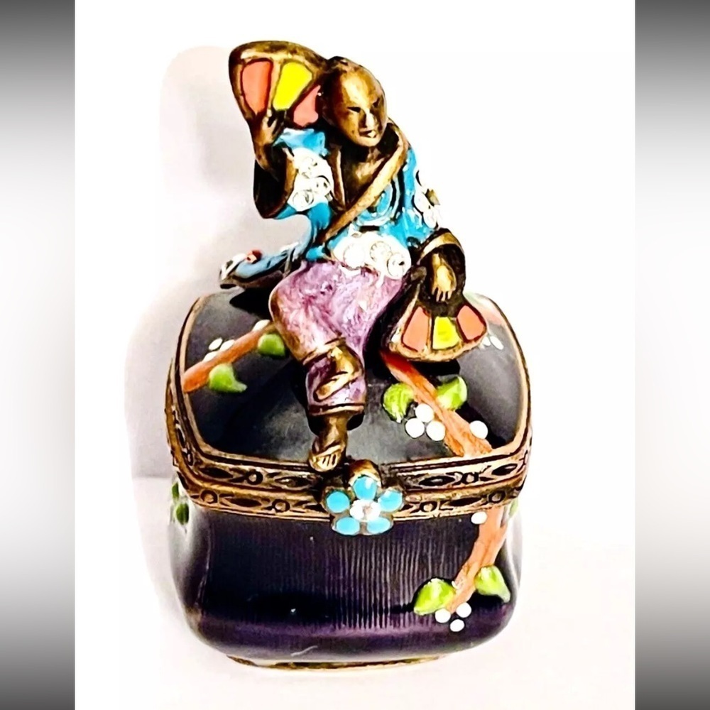 Jay Strongwater Pill Trinket Box Chinese Figure Fans Enamel Crystals
NEW
5051